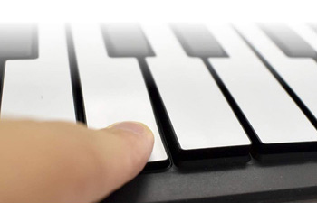 触り心地の良いシリコン鍵盤